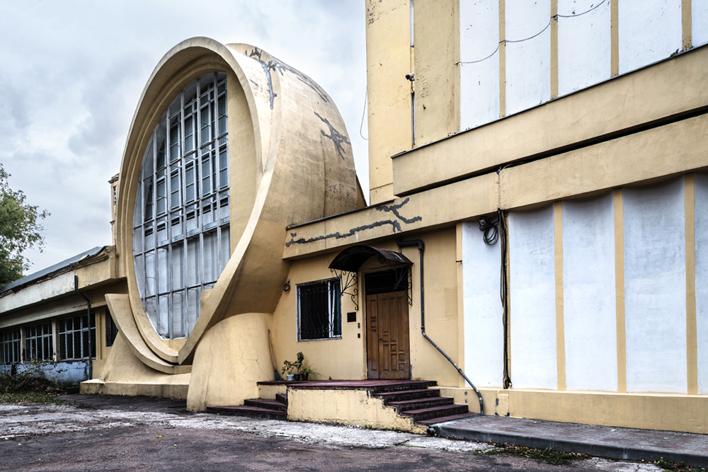  Il Gosplan Garage, opera di Konstantin Melnikov - tra i principali esponenti delle avanguardie architettoniche sovietiche degli anni '20 e '30 - costruito a Mosca nel 1936. Foto © Roberto Conte