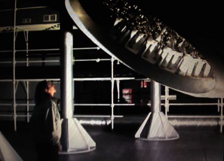 Dal film “L’Orizzonte degli eventi” di D.Vicari. Costruzione in teatro di posa dell’esperimento Borexino, una sfera di 11 m di diametro.