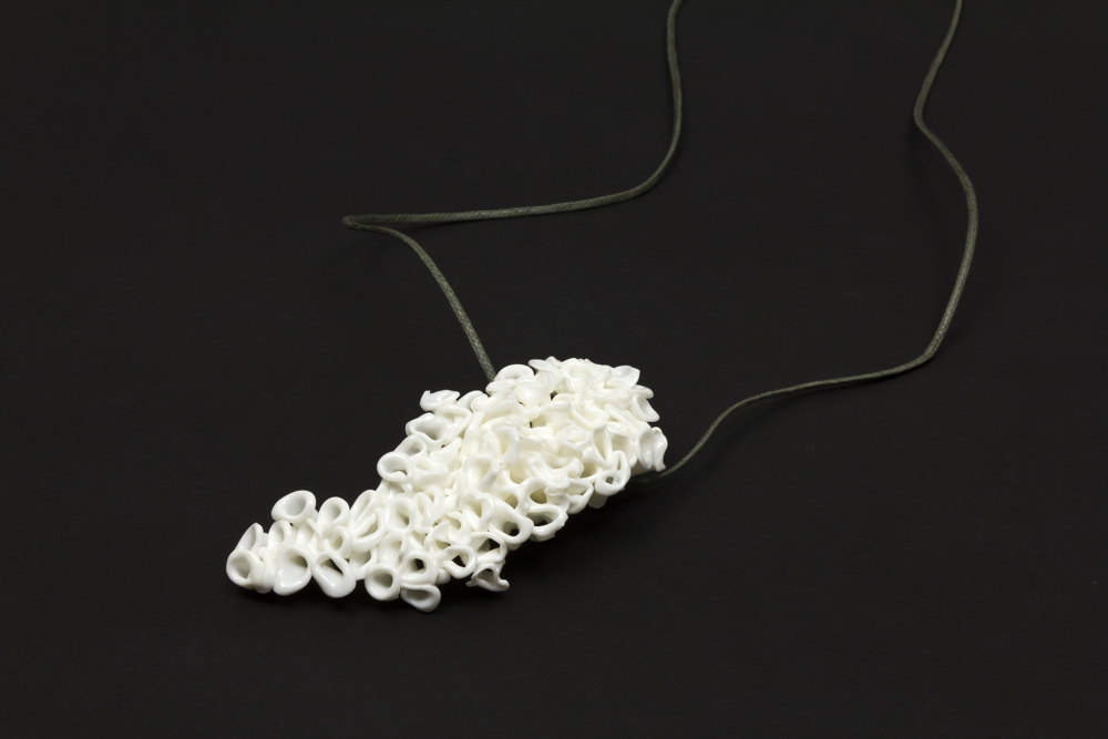 Irene Palomar, Pendant: En el fondo del Mar, 2015, Plastic thermoformed, waxed thread, 1 x 5 x 4 cm, © By the author